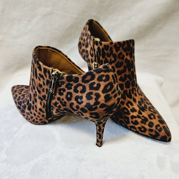 Jessica Simpson Ankle Heel Boots - Picture 5 of 7